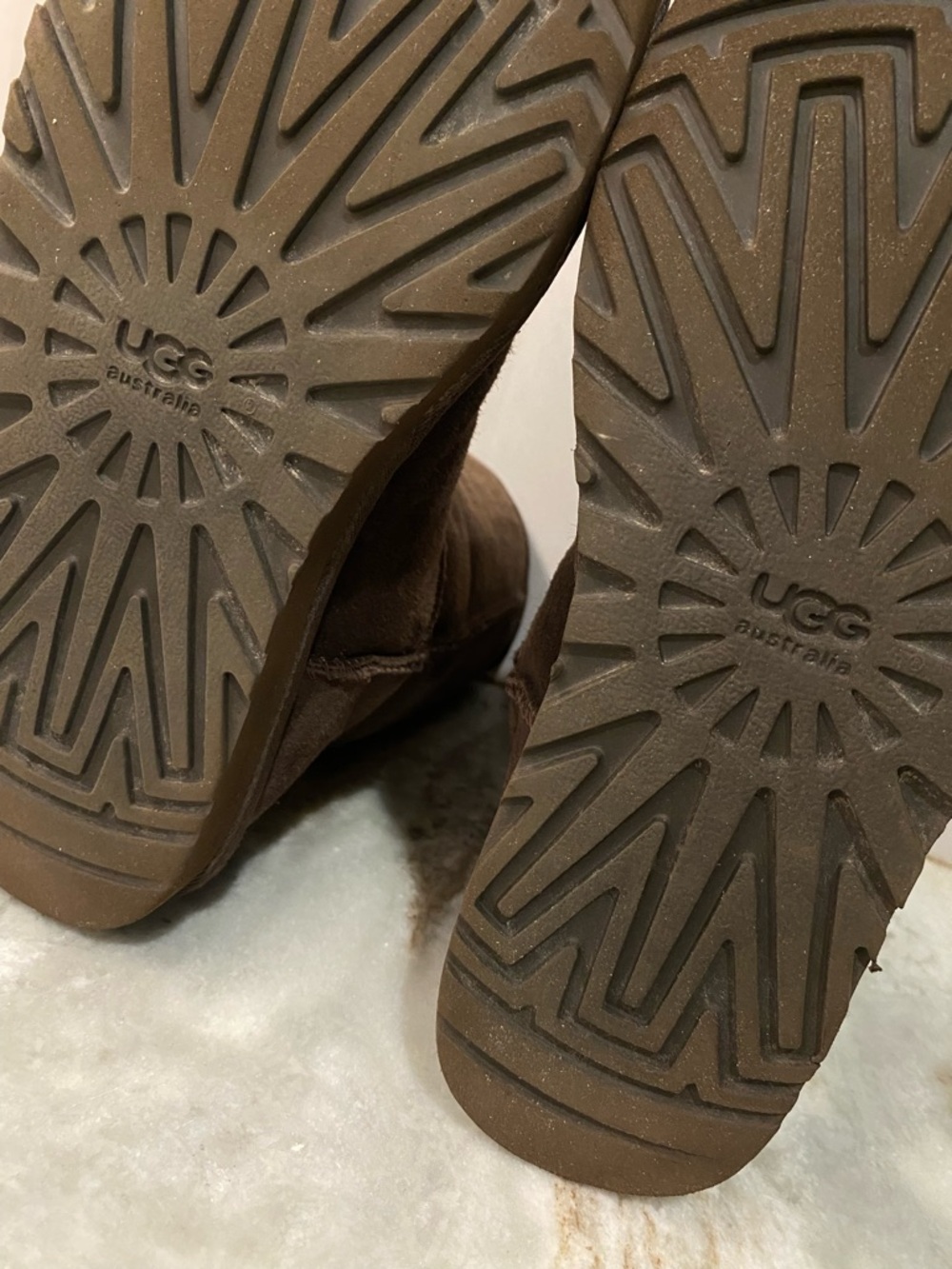 UGG Classic Short Chocolate Brown Boots Sz 8 - Picture 7 of 11